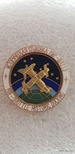 Историческая стыковка Мир-Шаттл*