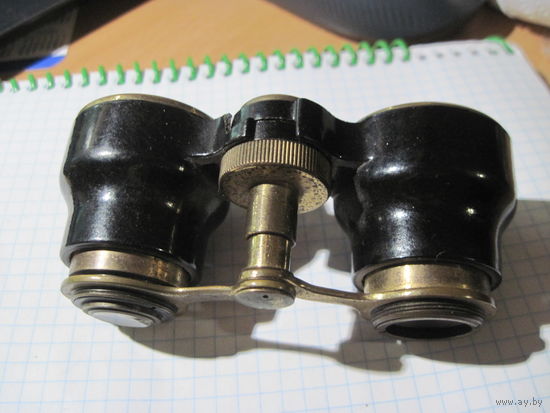 Бинокль театральный.