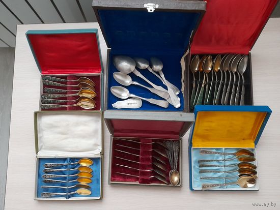 Коллекция серебряных ложек.Вес 1205 грамм.