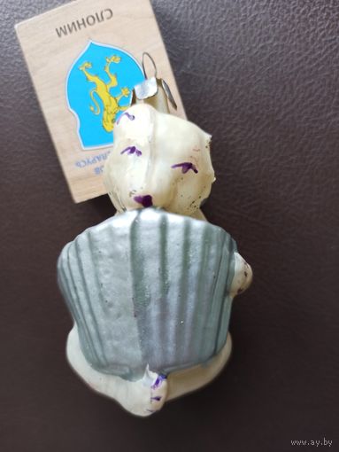 Ёлочная игрушка "СОБАЧКА С ГАРМОШКОЙ", подвес, стекло. (СССР, 1950-1960 гг.). Дефект, отбито ушко.