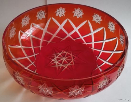 Фруктовница из красного стекла