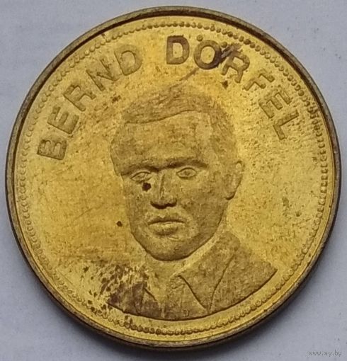 Жетон Shell 1969 г. футболист сборной Германии Бернд Дерфель (полузащитник)