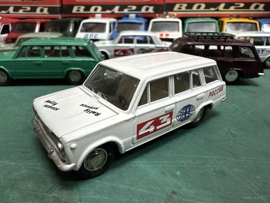 ВАЗ-2102 Ралли. На этой модели ралли - не заводской тамп, а декали. Пятничный вечер в зеленых, синих, голубых, серых и даже белых тонах.