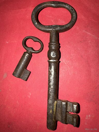 Ключи старинные.цена за два.