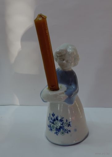 Статуэтка фарфоровая "Девушка-подсвечник" 80-е годы Европа. Высота 13.5 см.