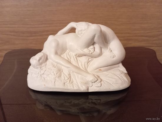 - Статуэтка НЮ ГРАЦИЯ