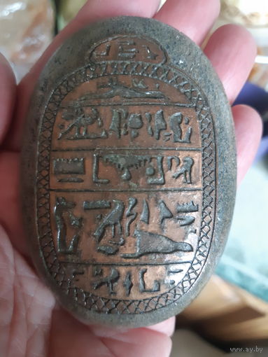 Сувенир Скарапей на камне, талисман на счастье.