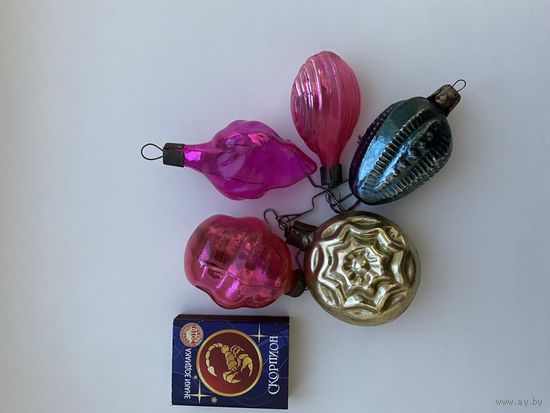 Лот елочных игрушек.