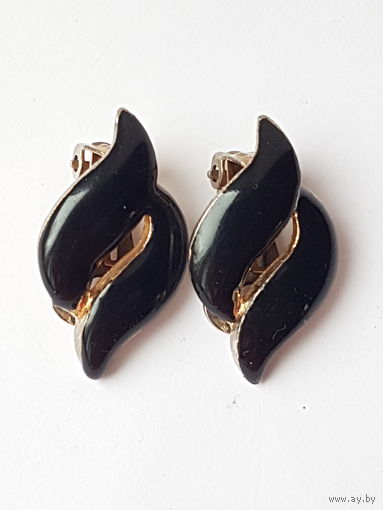Серьги клипсы. Размер 3 см на 1,8 см. 70-е годы.