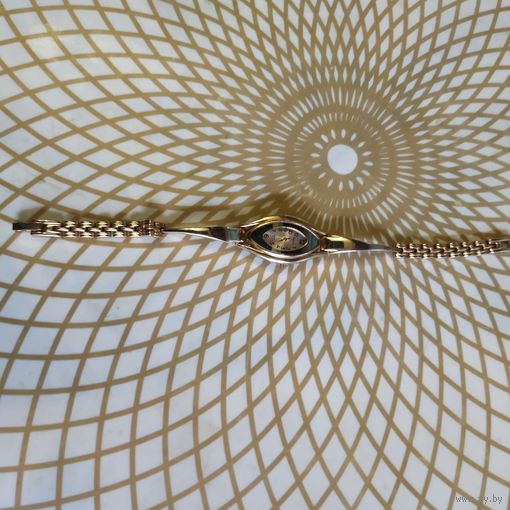 Часы наручные с браслетом OMAX . В ремонт,коллекцию,на запчасти. Состояние на скане.