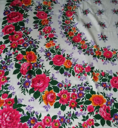 Павлопосадский красивый платок, большого размера из 100% натуральной ткани, прекрасной сохранности.