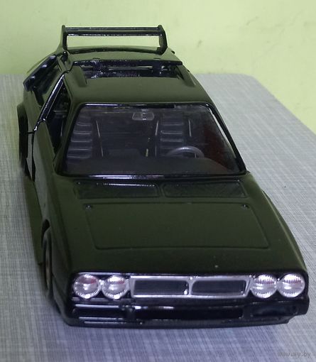 Модель 1:24 lancia delta s4