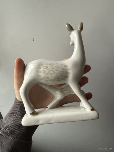 Олениха с олененком фарфор