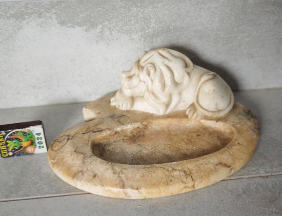 Пепельница лев камень